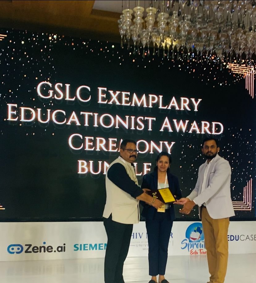 An Elegancia representative receiving an exemplary educationist award